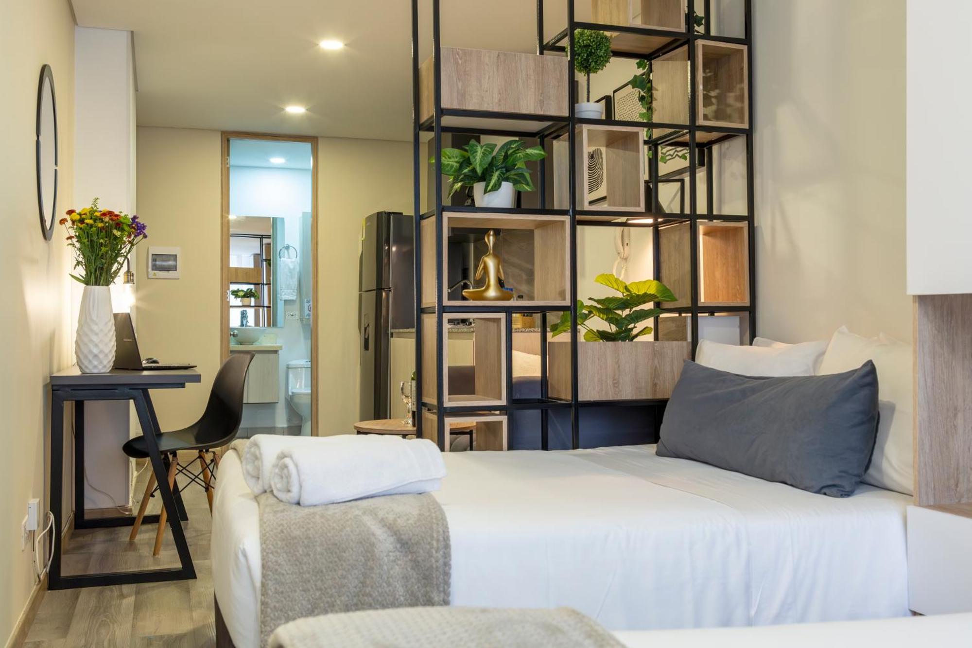 Modern Loft In 85 St Apartment